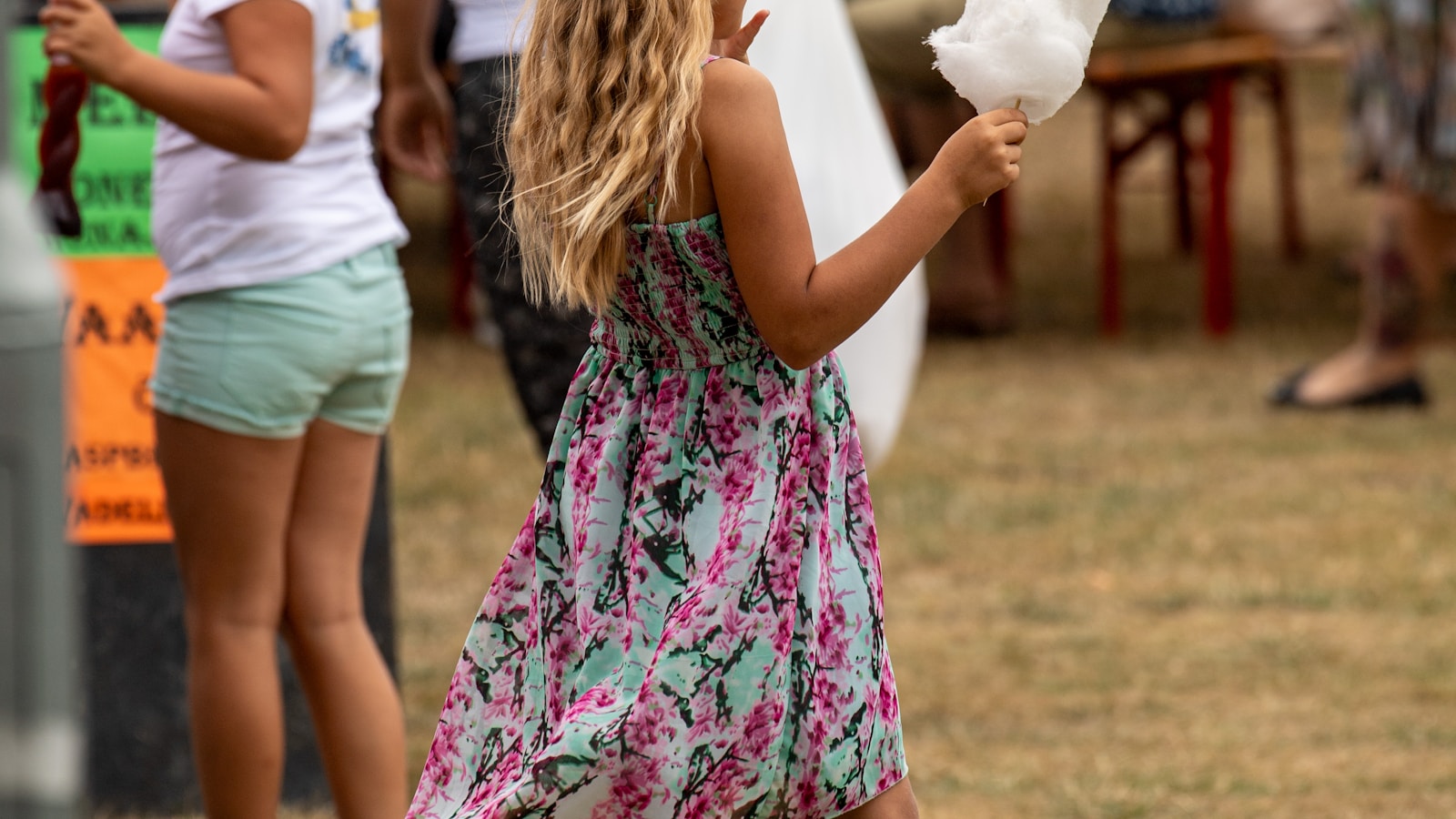 Niña con vestido de fiesta — Emma Velázquez Infantil